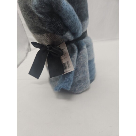 Plaid Igloos Womens Shawl (Blue/Gray/Black) - Picture 7 of 11